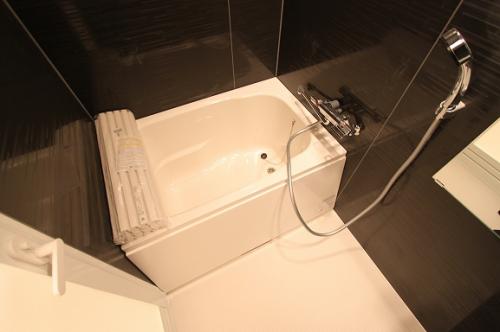 Bath. Design specifications that do not look quite the 1K type of bathroom! 