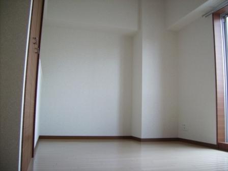 Living and room. It is beautiful to have been cleaned.