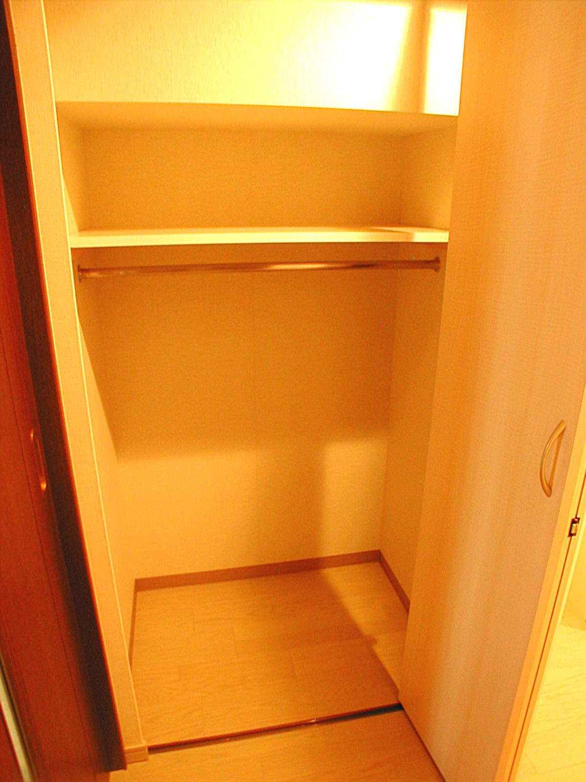 Receipt. Is another one of the storage! It is also sufficient one with a lot of luggage!