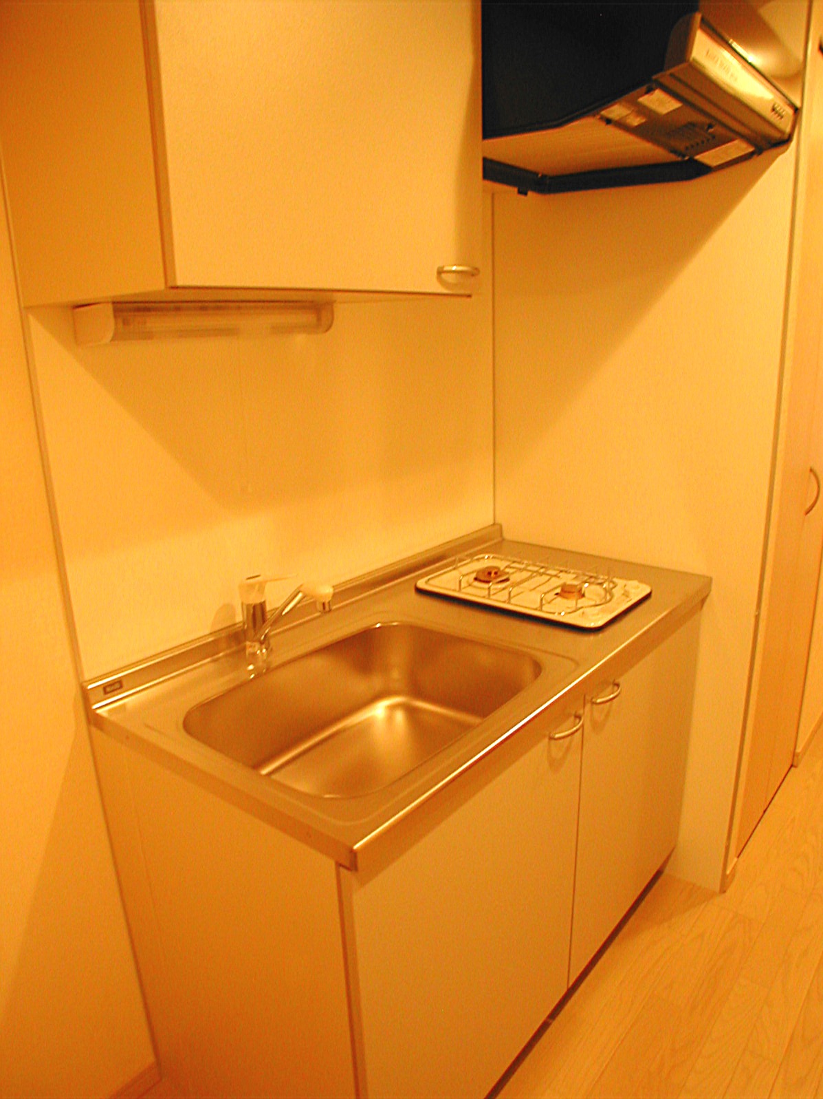 Kitchen. 2-neck with gas stove! !