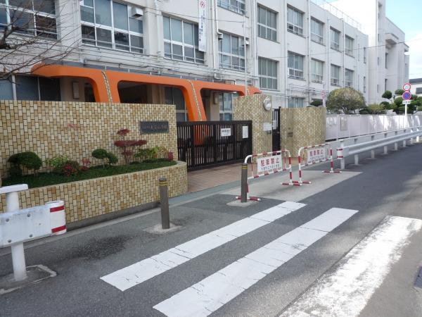 Junior high school. Oyodo 916m until junior high school