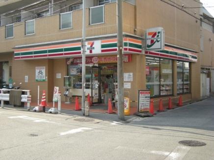 Convenience store. 272m to Seven-Eleven