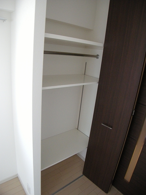 Receipt. You can also adjust the height of the shelf! Plenty of storage!