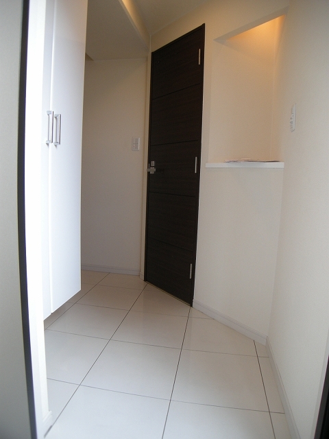 Other room space. Curve-shaped corridor part!