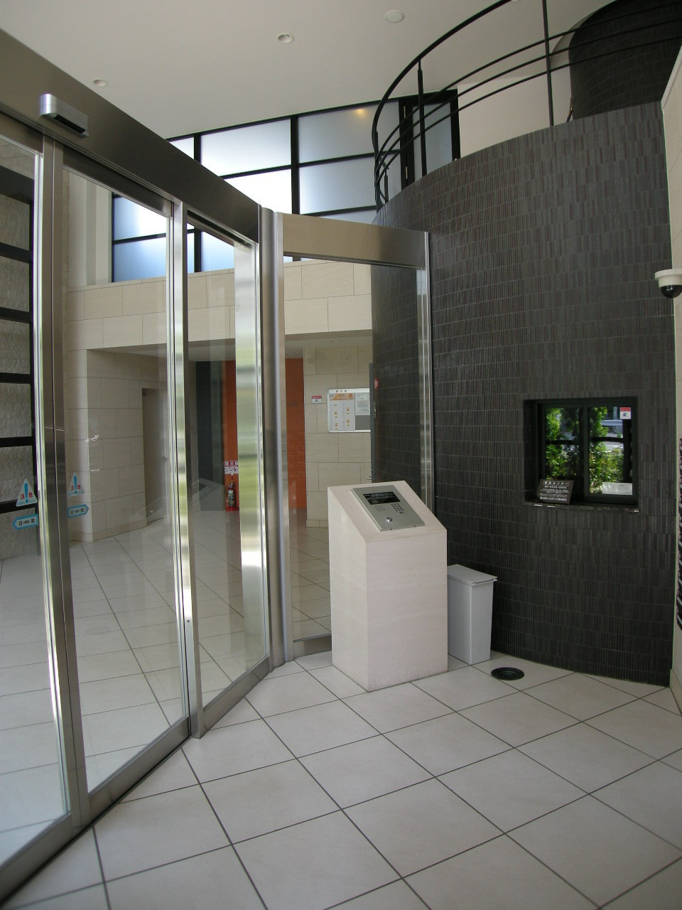 Entrance. It is beautiful! !