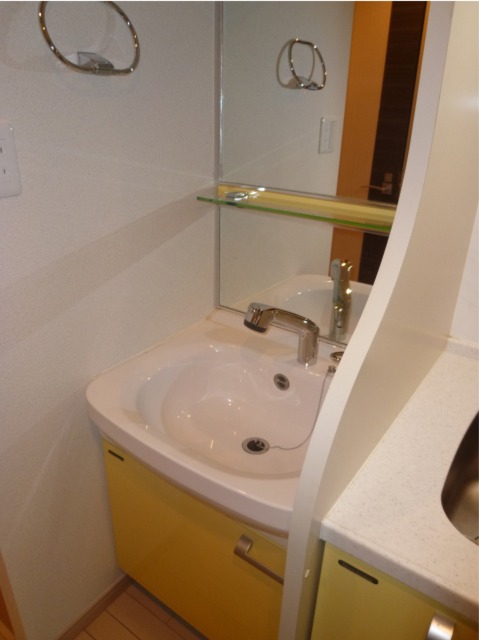 Washroom. Also independent washroom!