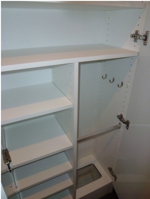 Entrance. Large shoes BOX umbrella freshly built!