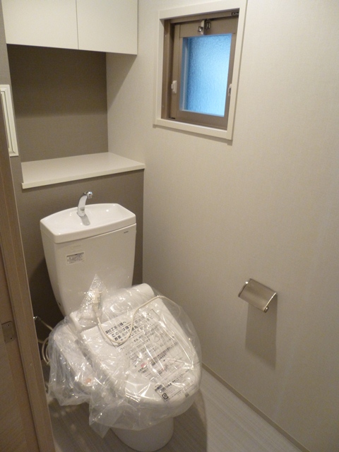 Toilet. window ・ Shelf with a bidet toilet!
