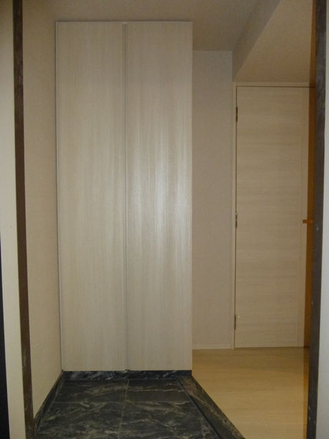 Entrance. Full-flat design entrance! !