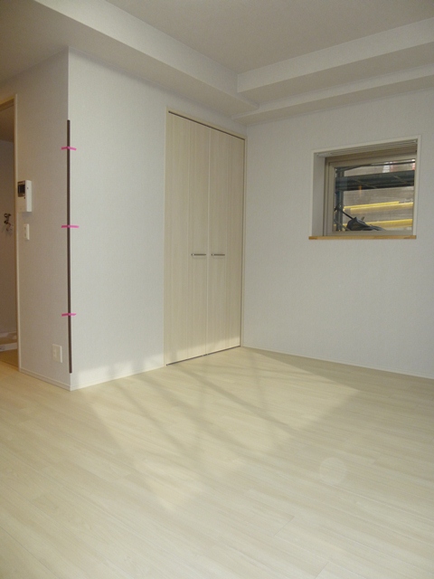 Living and room. It is curing in renovation. .