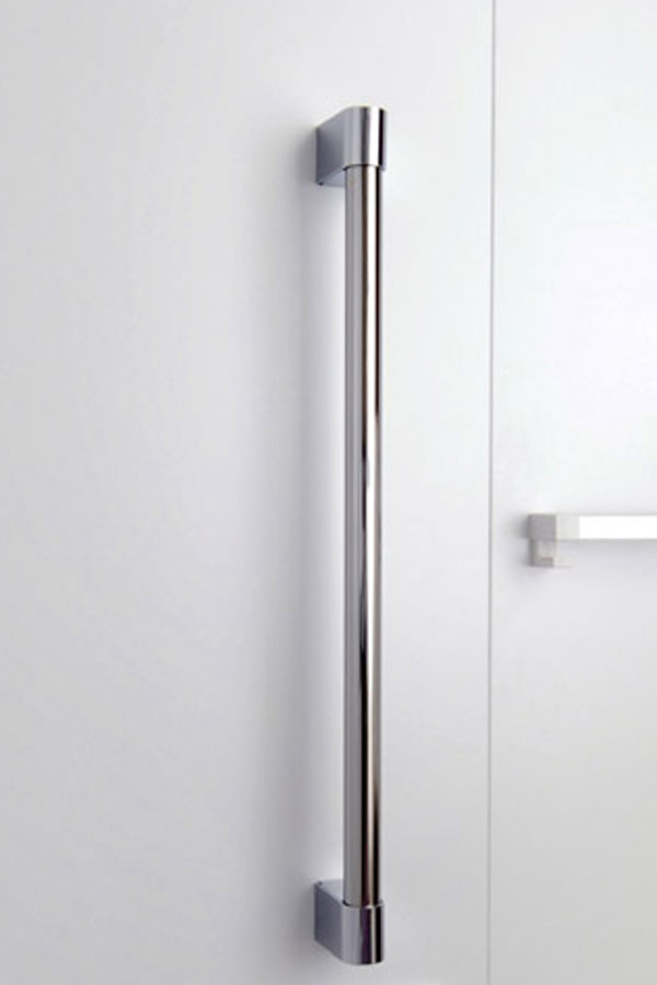 Bathing-wash room.  [Bathroom handrail] In the bathroom, Installing a handrail to support the posture. It has become a person and children-friendly design of the elderly (same specifications)