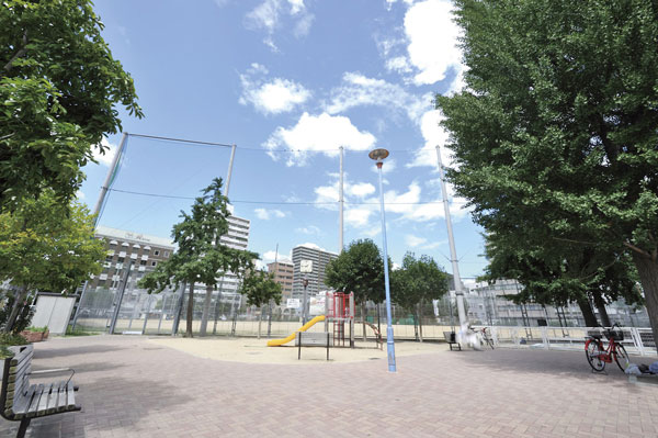 Surrounding environment. Feudal era police rank-cho Park (a 3-minute walk ・ About 180m)