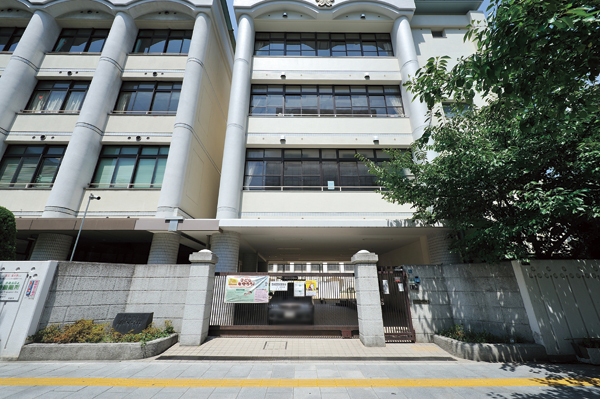 Surrounding environment. Municipal Horikawa elementary school (a 9-minute walk ・ About 680m)