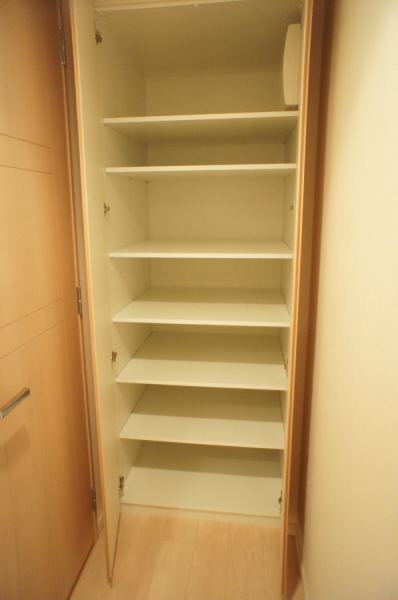 Receipt. Entrance storage