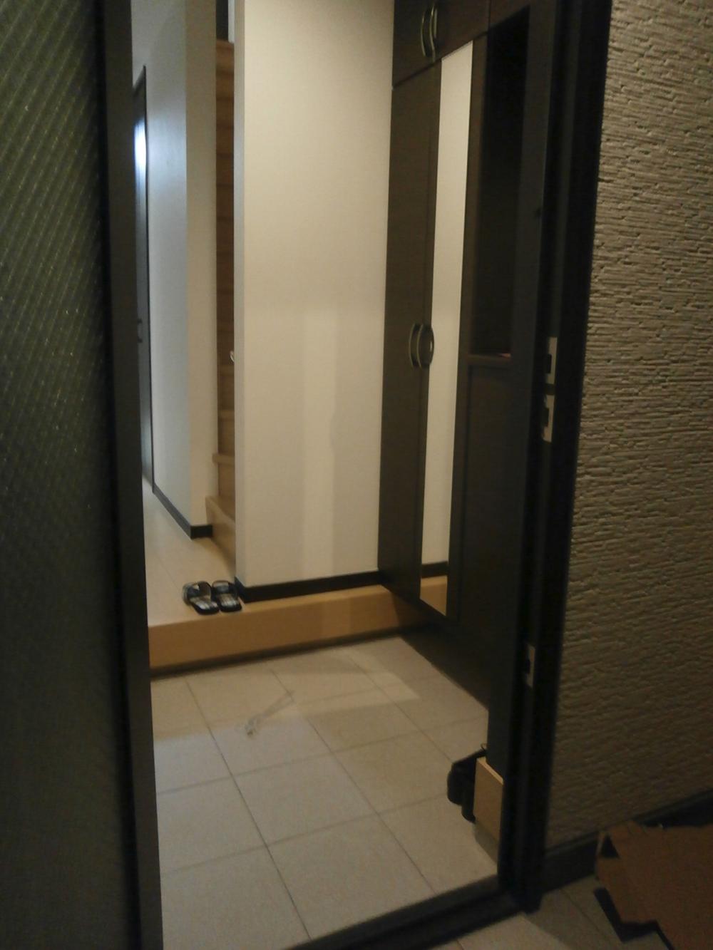 Entrance. Local (11 May 2013) Shooting