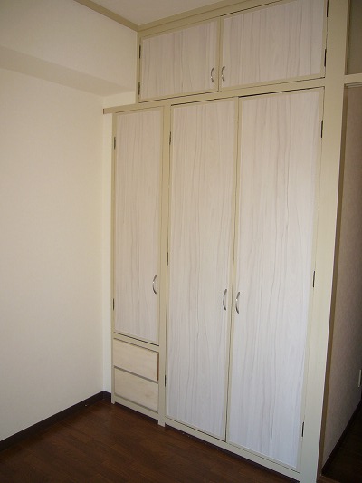 Receipt. closet, Upper closet, It comes with up to lead! Depth is also deep! 