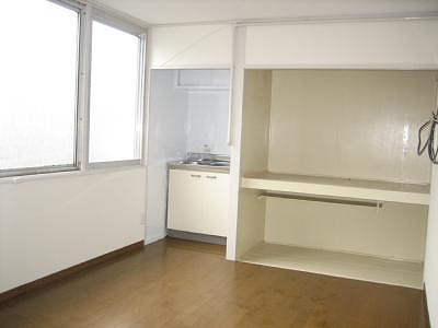 Living and room. There is also a amount of storage !!!