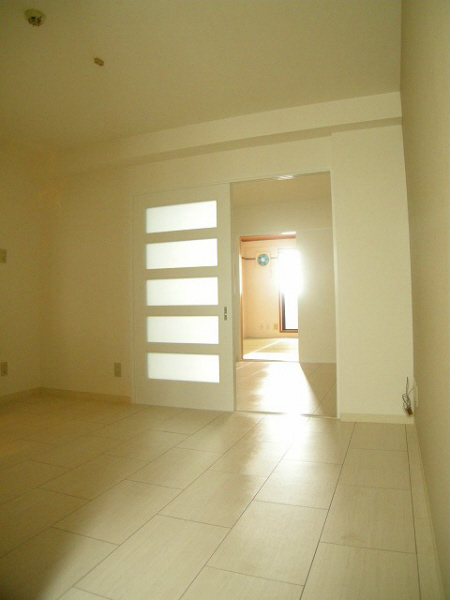 Living and room. 201