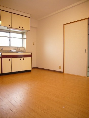 Living and room. Sunny is living a good 10 Pledge