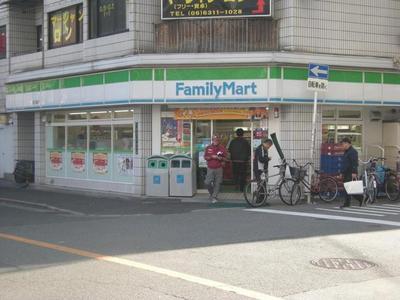 Convenience store. Family Mart (convenience store) up to 100m