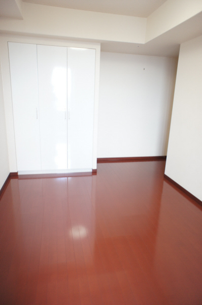 Living and room. Western-style 6.7 Pledge