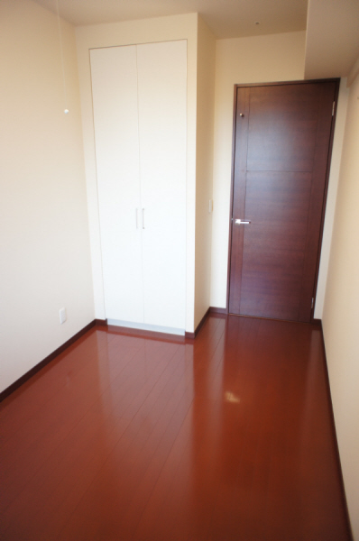 Living and room. Western-style 5 Pledge