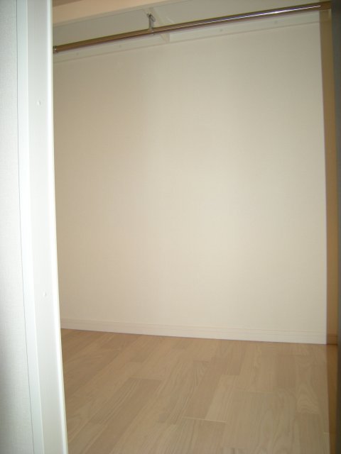 Receipt. Walk-in closet