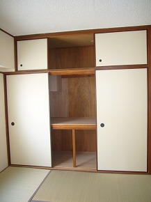 Receipt. Storage capacity with plenty of closet