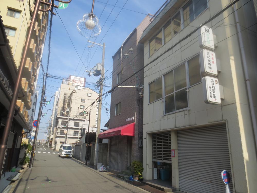 Local photos, including front road. Local (11 May 2013) Shooting