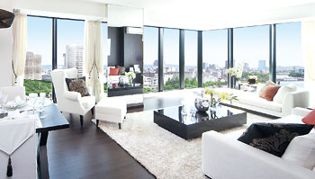 Room and equipment. living ・ Dining, Pleasant space overlooking the green along the Okawa. Trying to enjoy the scenic in the city center (100B-M type presentation room. Outside the window of photo CG synthesis the view photo of the corresponding 10-floor site (November 2008 shooting). In fact a slightly different)