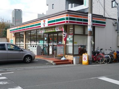 Convenience store. 300m to a convenience store (convenience store)