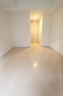 Living and room. Spacious 7.7 Pledge of Western-style! 