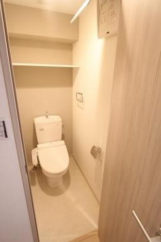 Toilet. Washlet equipped! 