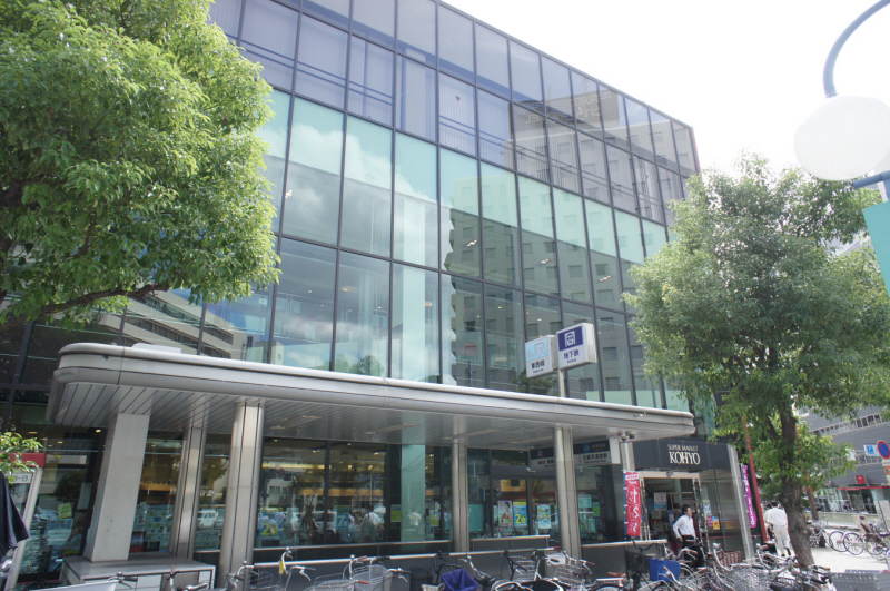 Supermarket. Koyo Minamimori Machiten to (super) 400m