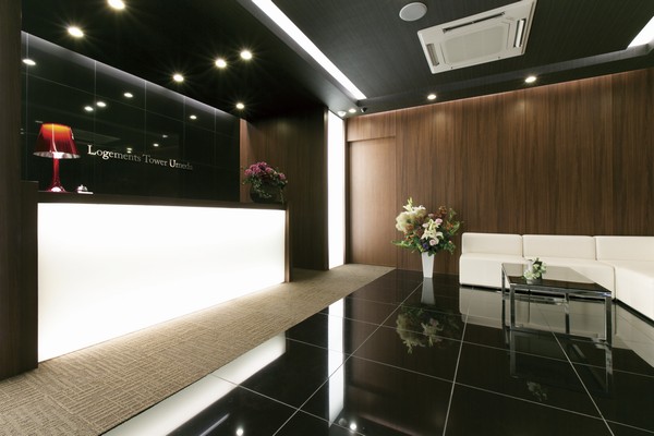 Strike a noble atmosphere, entrance