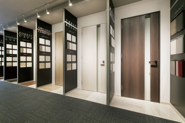 To the gallery Directions (a word from the person in charge)