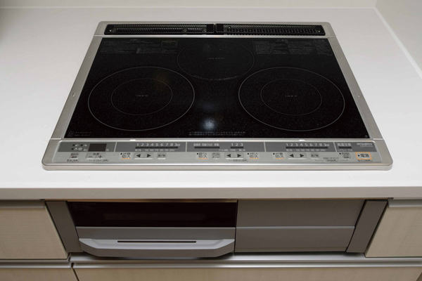 Kitchen.  [IH cooking heater] Without the use of fire, Peace of mind in a clean. High heating power is, of course, Has also been adopted it wanted IH cooking heater subtle temperature control (same specifications)