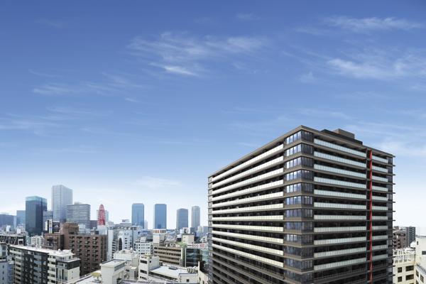 Features of the building.  [appearance] A combination by lamination of horizontal lines and corner sash of building appearance slab, Accentuate the presence as a protagonist of Umeda. further, In the bustling landscape of the surrounding, Dare by lamination expressed in the slab of the line and the glass material, Intellectual sophisticated cleanliness drifts form has been created in the (has been CG synthesizing Exterior - Rendering to local 15th floor equivalent to view photos (5 May 2013 shooting), In fact a slightly different)