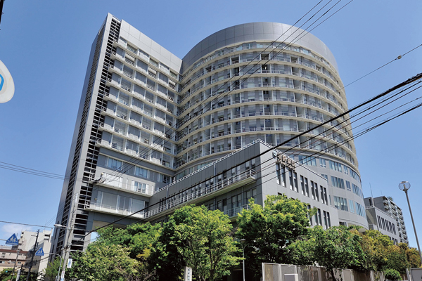 Surrounding environment. Kitano Hospital (3-minute walk ・ About 220m)