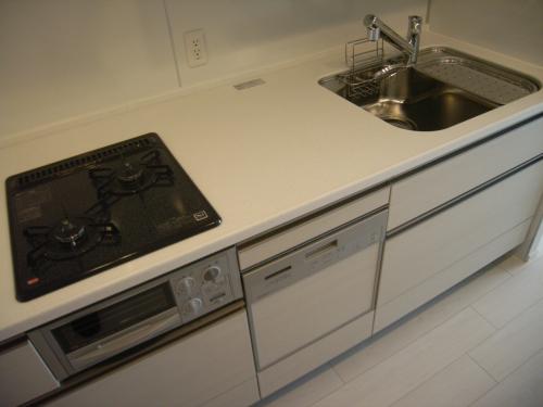 Kitchen. With dishwasher large system Kitchen! ! 