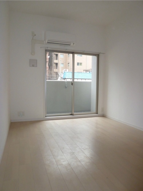 Living and room. Western-style with a cleanliness of white keynote! !