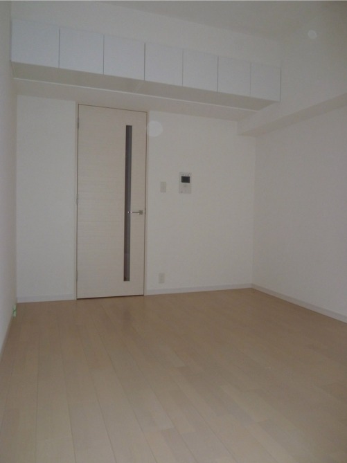 Living and room. Another one by changing the angle! !