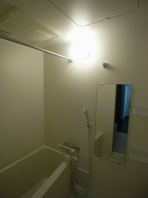 Bath. The rain of the day we are laundry in the bathroom is Jose in the bath with a bar.