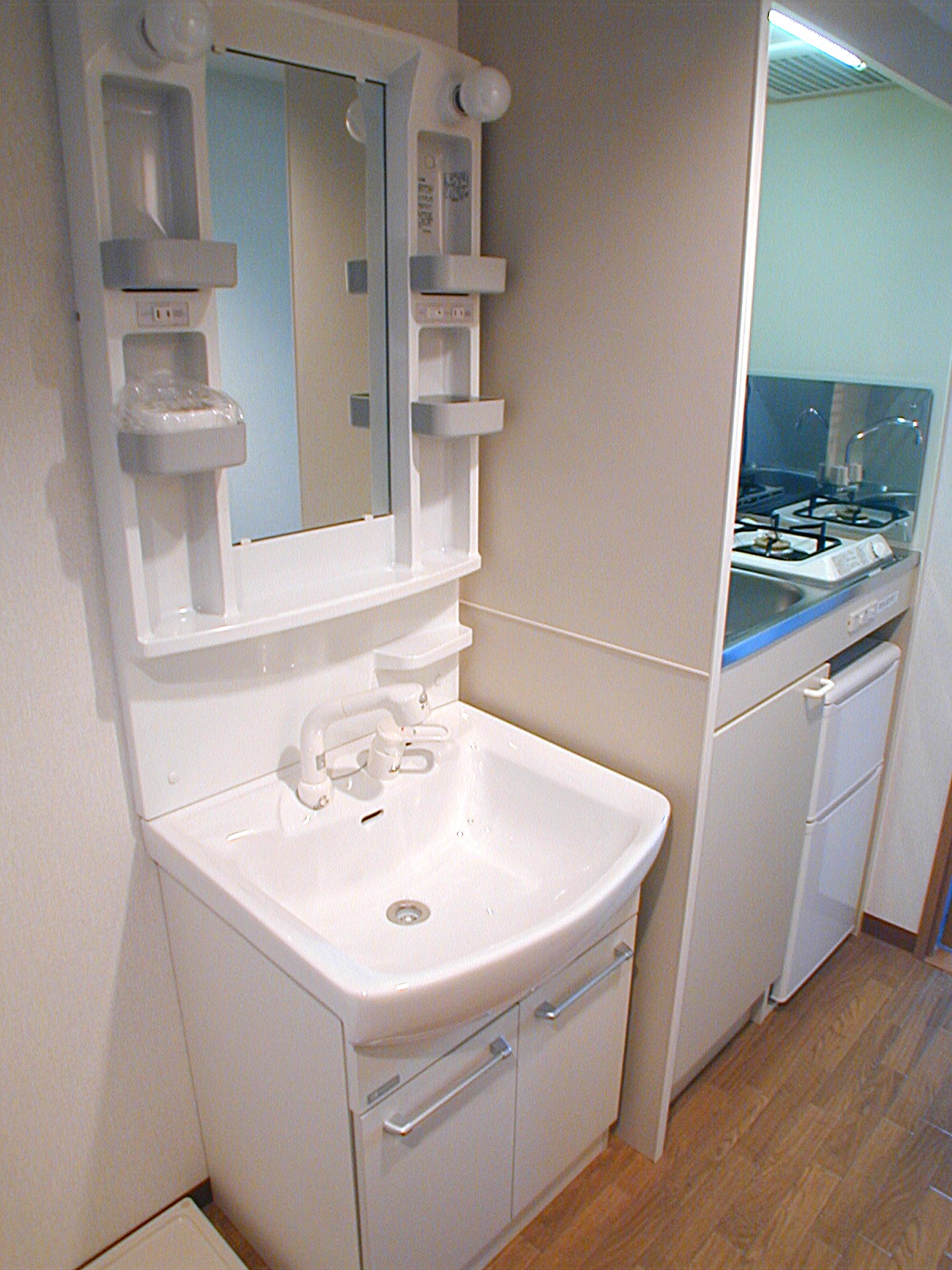 Washroom. Shampoo dresser equipped! 