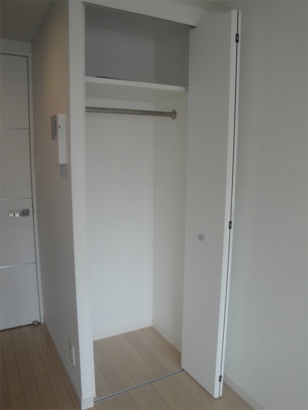 Receipt. Full capacity of the closet!