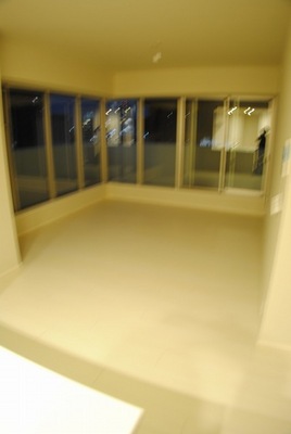 Living and room. Living 11.7 Pledge There is a feeling of opening in the two-sided glass. 