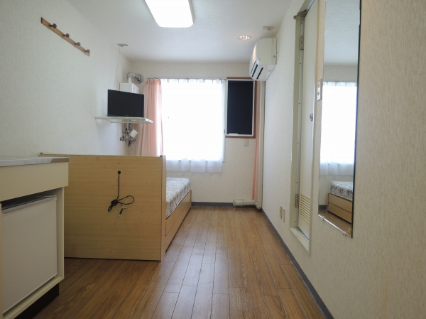 Living and room. Clean room ●