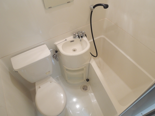 Bath. Wide and easy to enter ☆ 彡