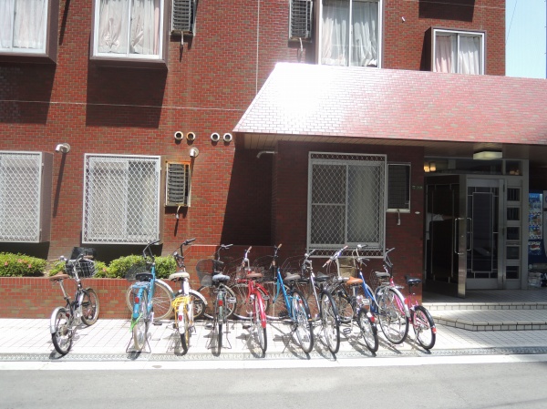 Security. Auto-lock function with a 24-hour caretaker absentia! 