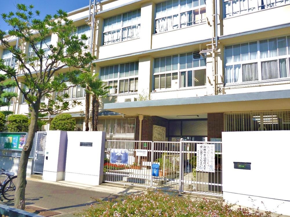 Junior high school. 500m to Osaka City Toyosaki junior high school